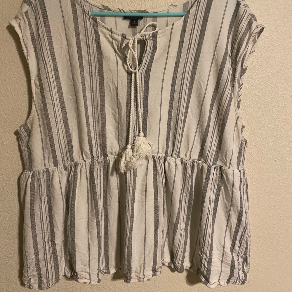 Torrid Grey and White Linen Peplum Top
